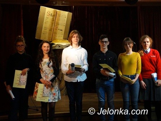 Jelenia Góra: Śpiewali i recytowali poezję w MDK