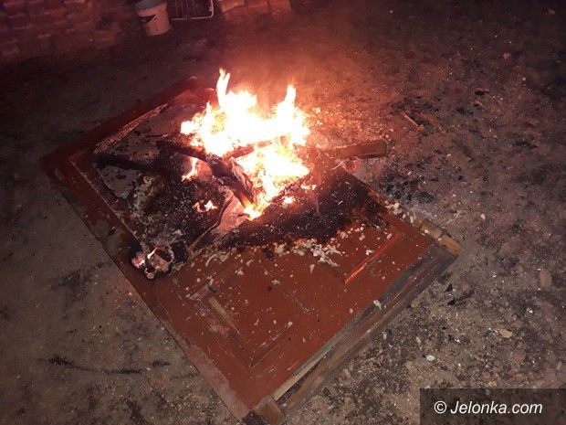 Jelenia Góra: Palił stare meble i inne odpady – został ukarany