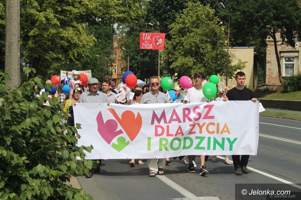 Jelenia Góra: Rodzinny marsz na festyn
