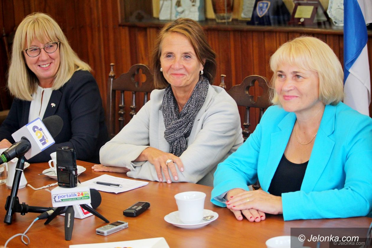 Jelenia Góra: Kurtuazyjna wizyta ambasador Finlandii