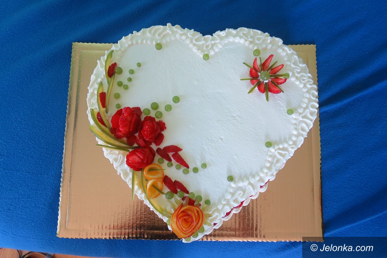Jelenia Góra: Tort z owocami: proste i smaczne uroki lata