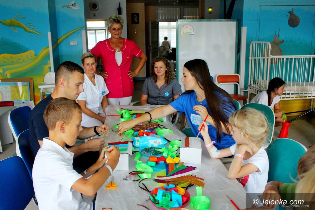 Jelenia Góra: Twórcze zajęcia dla pacjentów z pediatrii