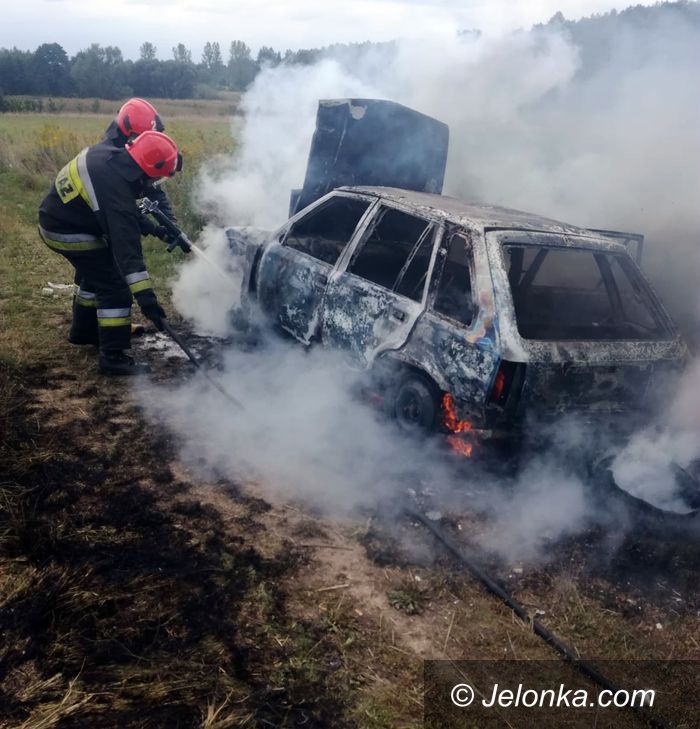 Jeżów Sudecki: W Jeżowie Sudeckim spalił się samochód