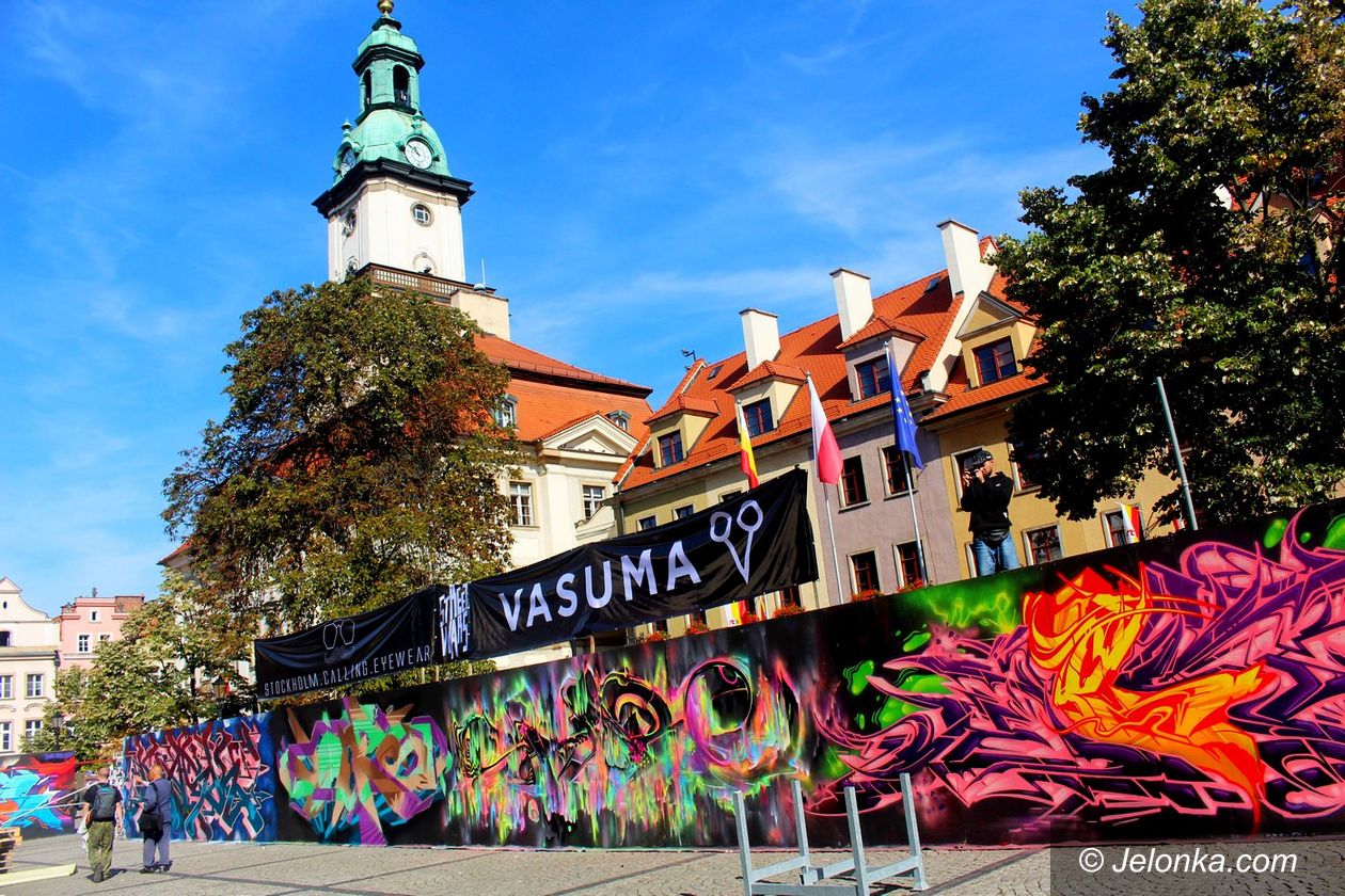 Jelenia Góra: Sztuka uliczna pod Ratuszem