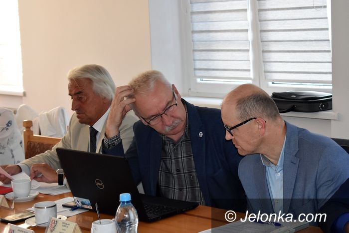 Powiat: W radzie powiatu przedwyborcze ostatki