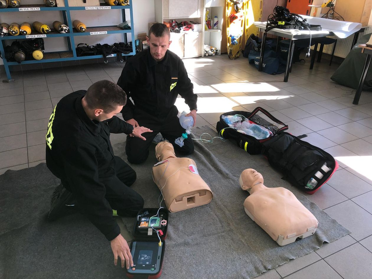 Jelenia Góra: Uczą ratowania życia z AED