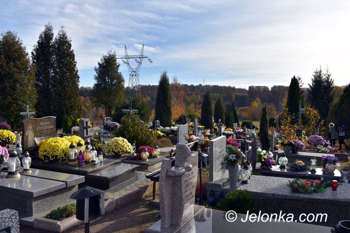 Janowice Wielkie: Wszystkich Świętych na janowickich cmentarzach