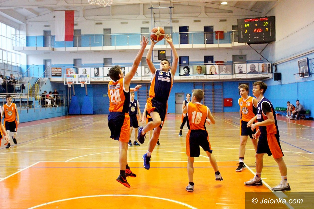 Jelenia Góra: Zacięta walka młodych koszykarzy
