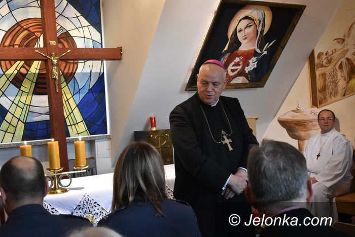 Jelenia Góra: Biskup odwiedził więźniów w areszcie