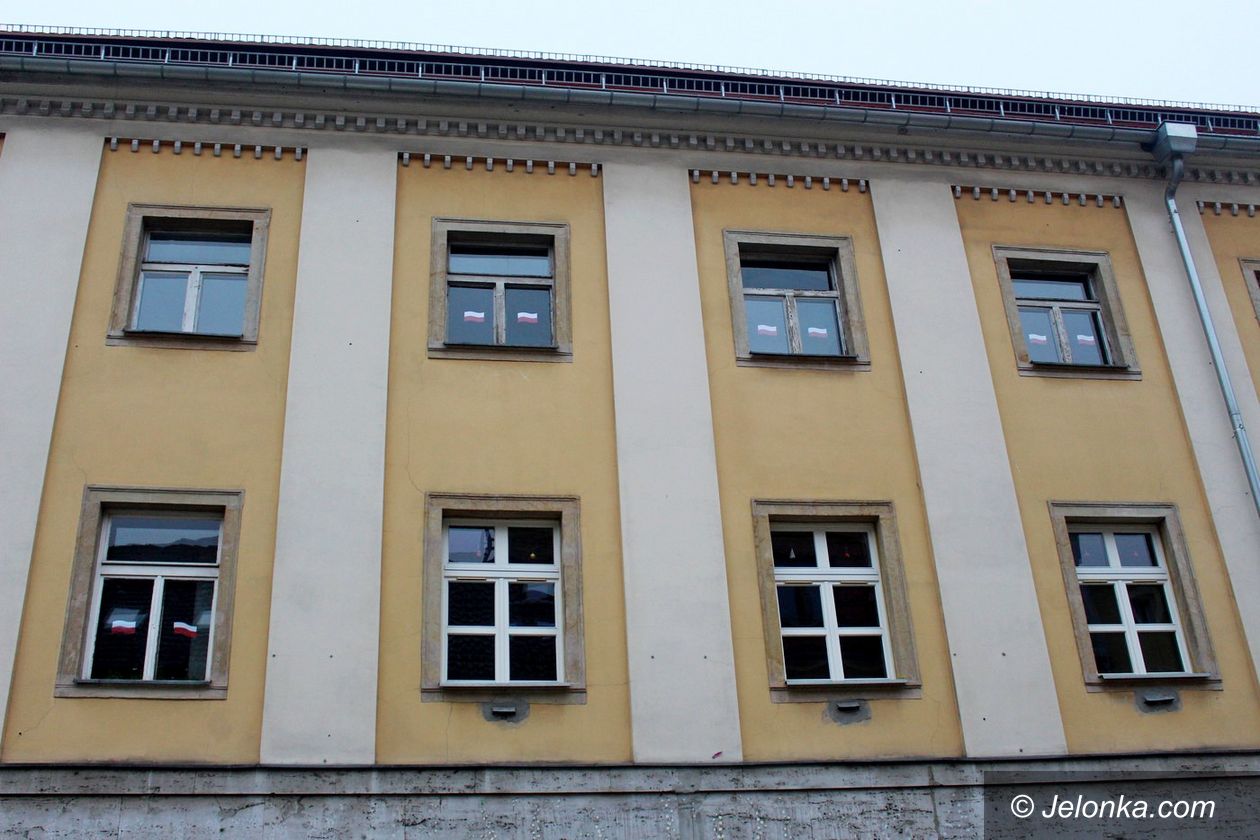 Jelenia Góra: Wymiana stolarki okiennej w Handlówce
