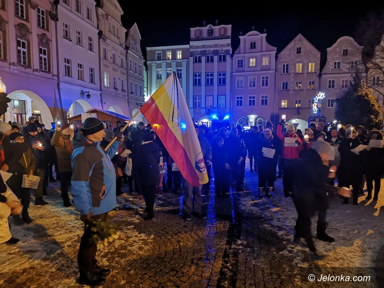 Jelenia Góra: Hołd Prezydentowi Gdańska pod Ratuszem