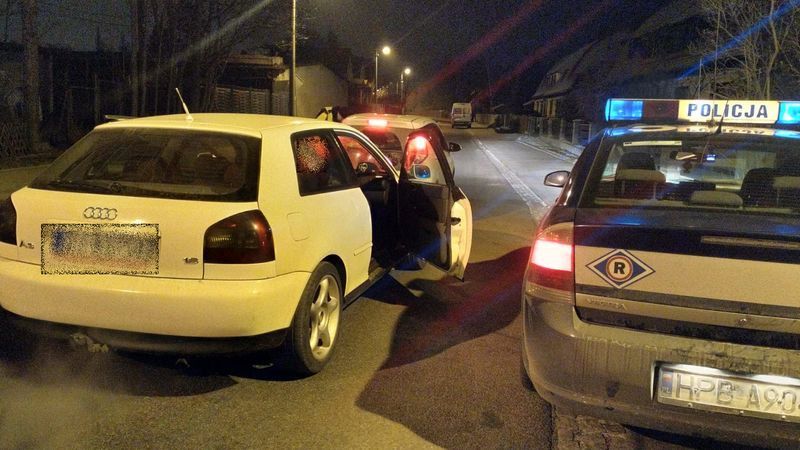 Jelenia Góra: Kierowała autem i holowała bez prawa jazdy