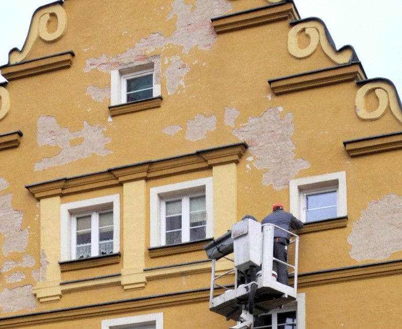 Jelenia Góra: Trwa już przegląd elewacji budynków