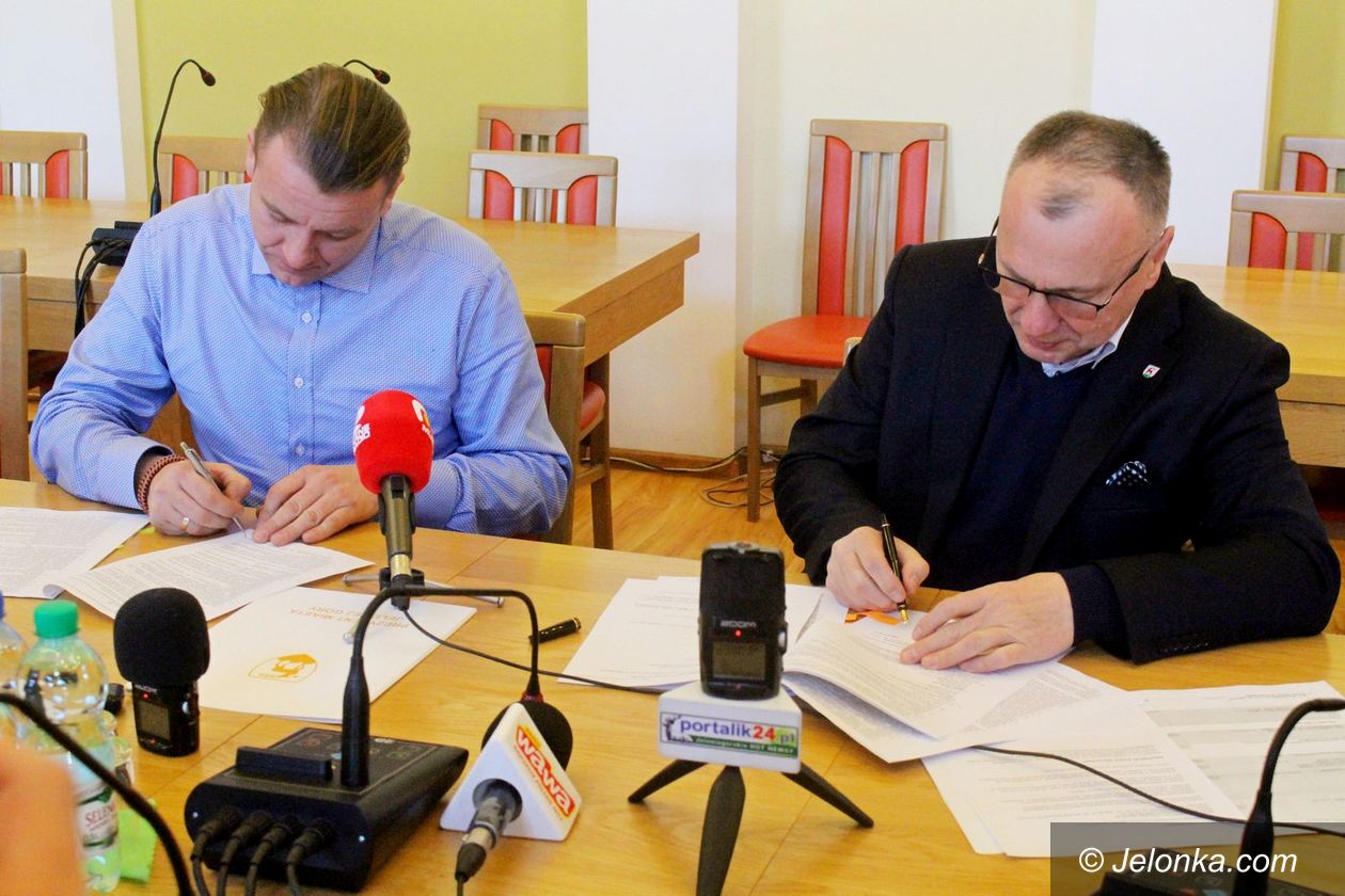 Jelenia Góra: Boisko w Jagniątkowie – umowa podpisana