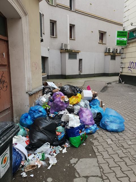 Jelenia Góra: Ktoś podrzuca śmieci