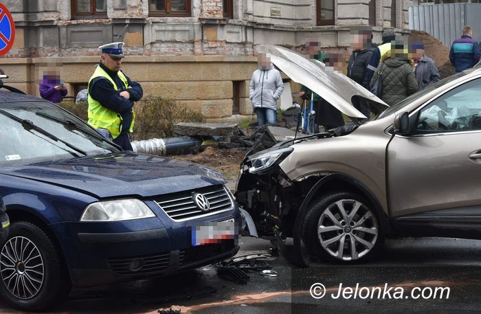 Jelenia Góra: Zderzenie dwóch aut na Alei Wojska Polskiego