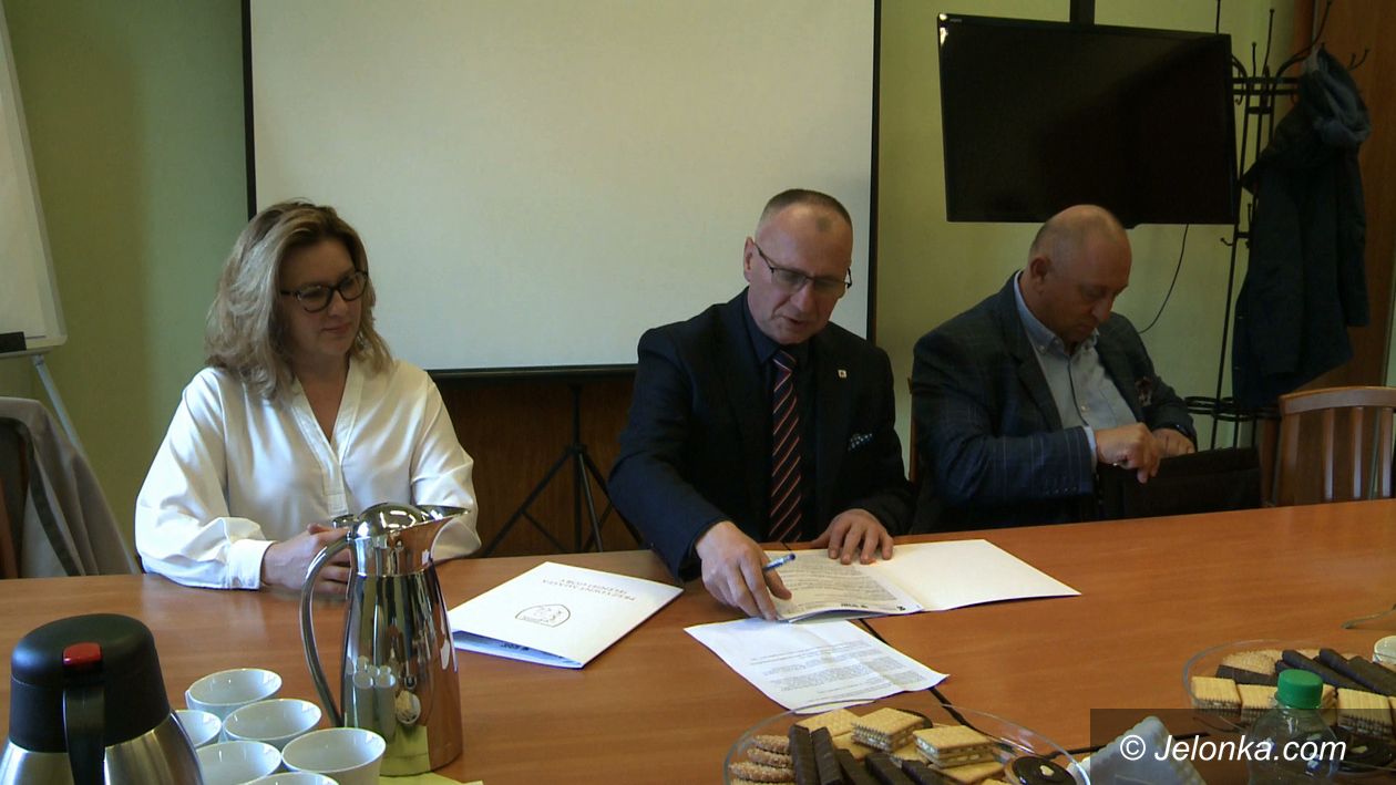 Jelenia Góra: Podpisali umowę na przebudowę ulicy Krakowskiej