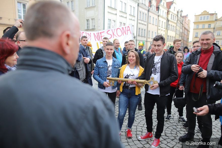 Jelenia Góra: Jeleniogórscy studenci dostali klucz do miasta