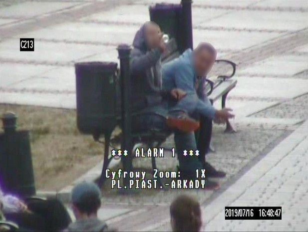 Jelenia Góra: Popił i chciał okraść ulicznego grajka