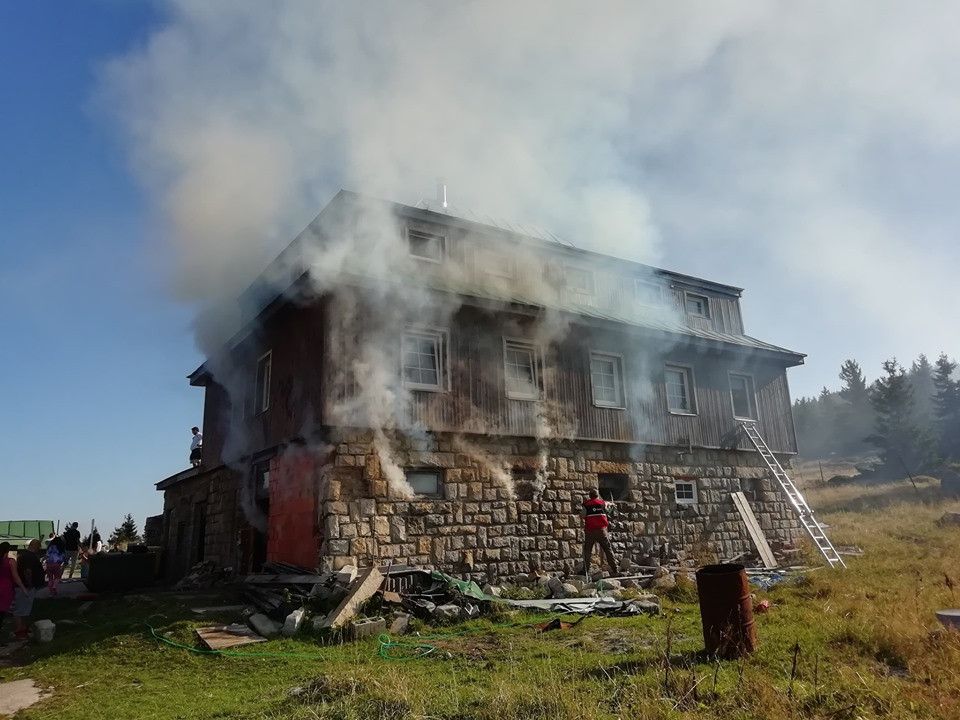 Karkonosze: Pożar na Przełęczy Karkonoskiej