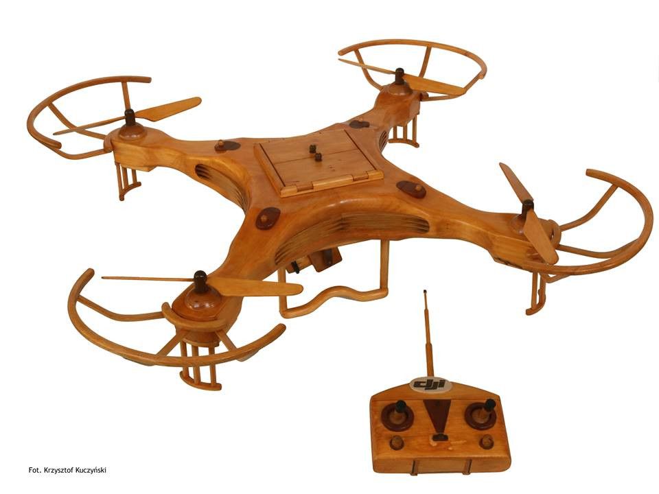 Poznań: Wyczarowali drona z drewna