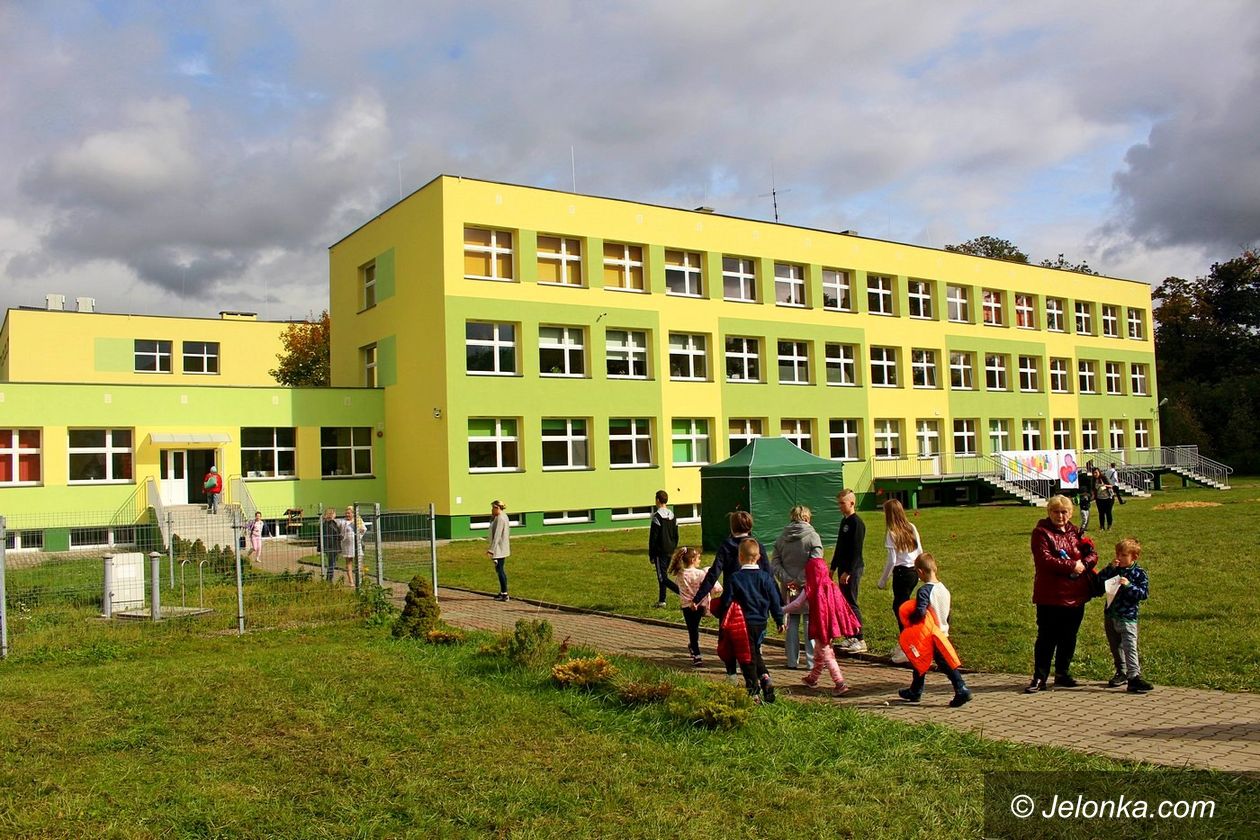 Łomnica: Piękna szkoła po remoncie
