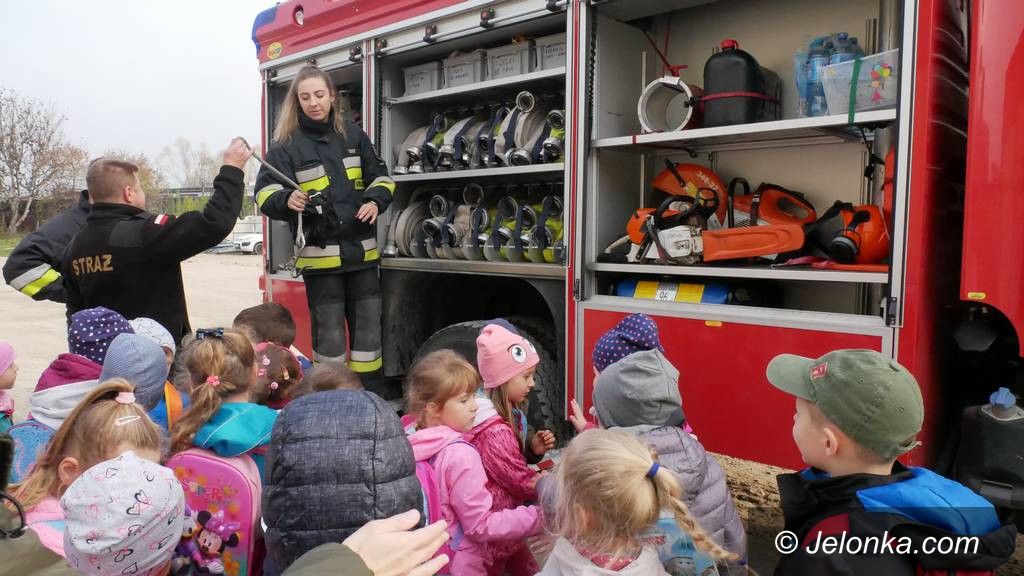 Jelenia Góra: Przedszkolaki u strażaków