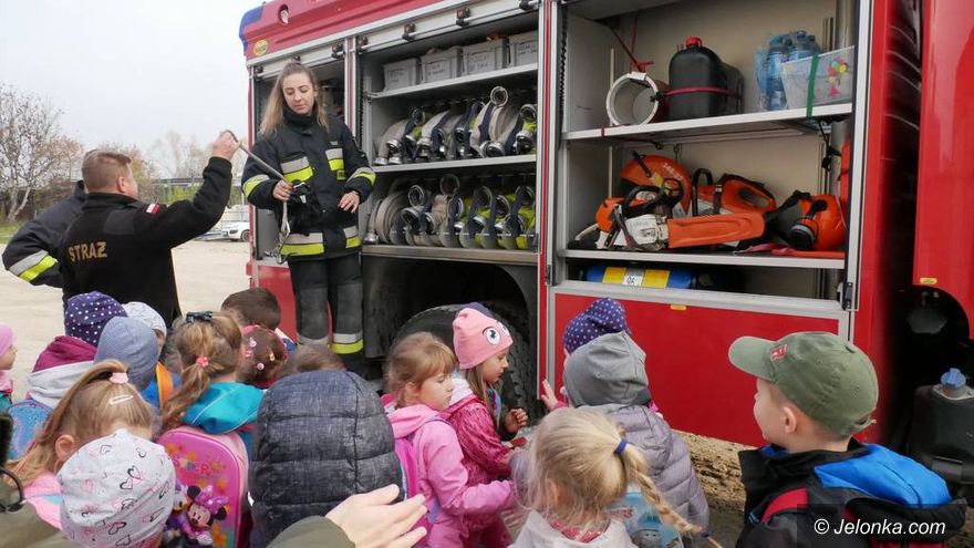 Jelenia Góra: Przedszkolaki u strażaków