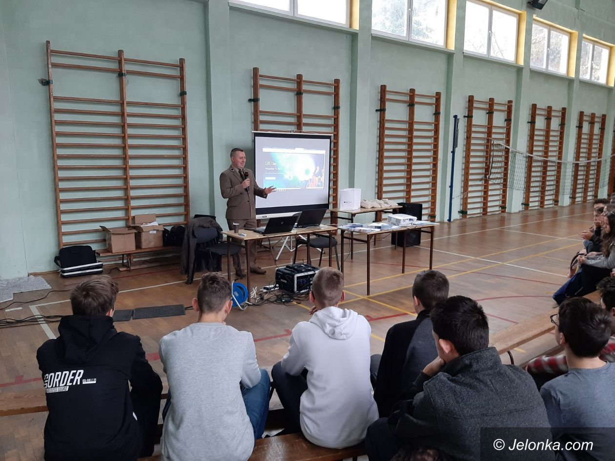 Jelenia Góra: GIS Day w szkole