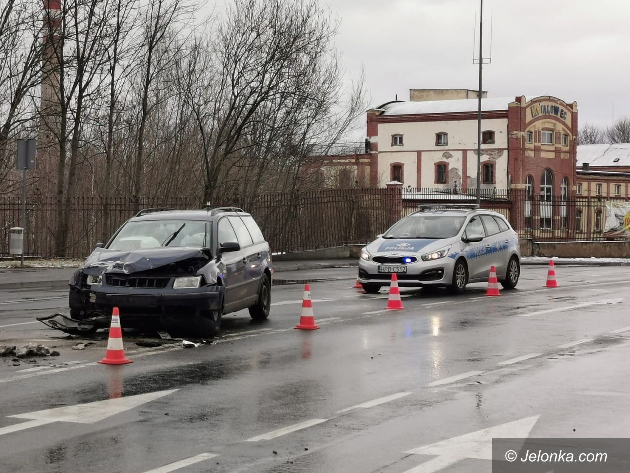 Jelenia Góra: Zderzenie autobusu MZK z volkswagenem