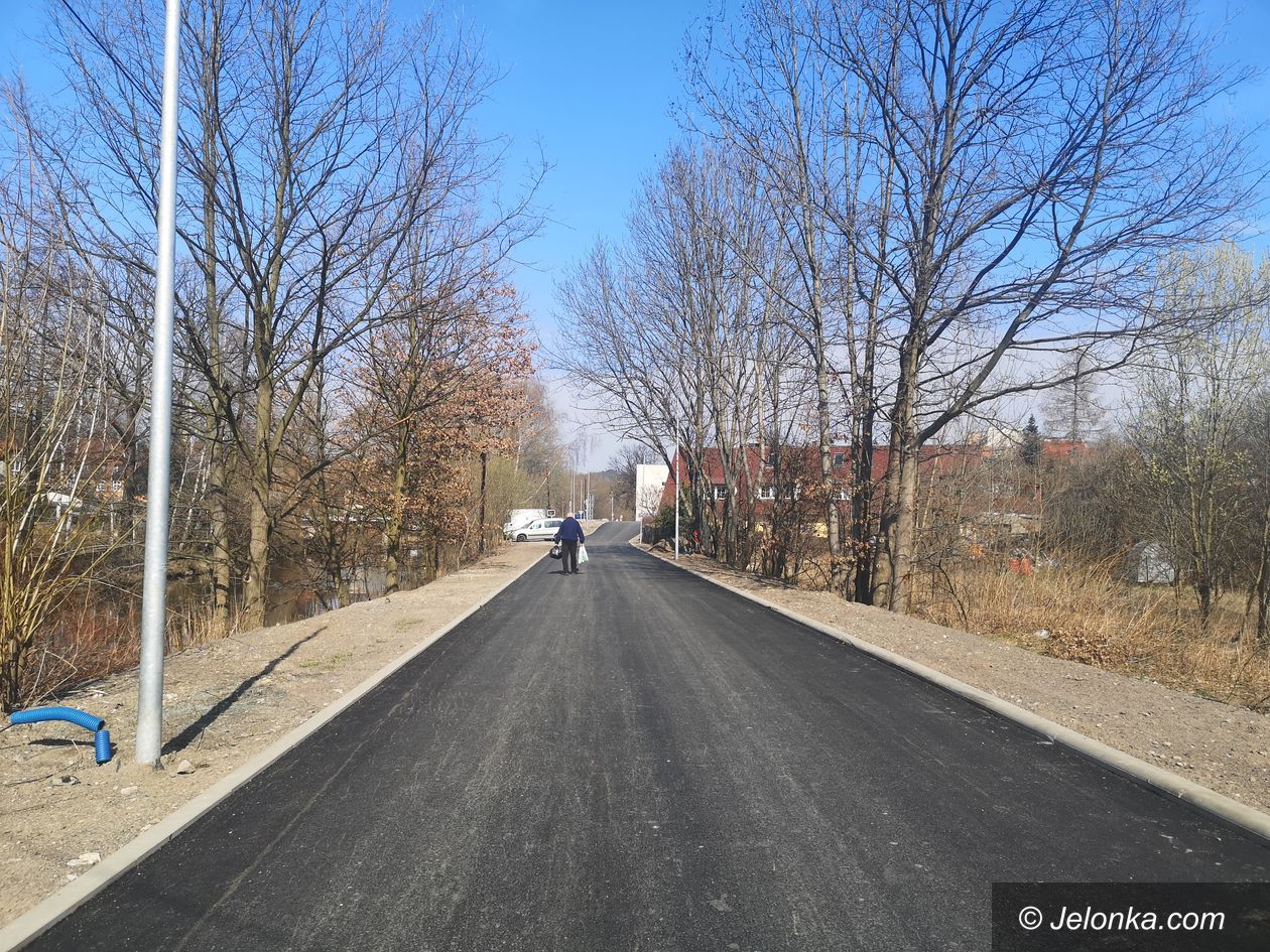 Jelenia Góra: Nadbrzeżna już z asfaltem