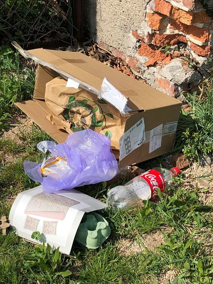 Kowary: Dzikie śmieci z adresem