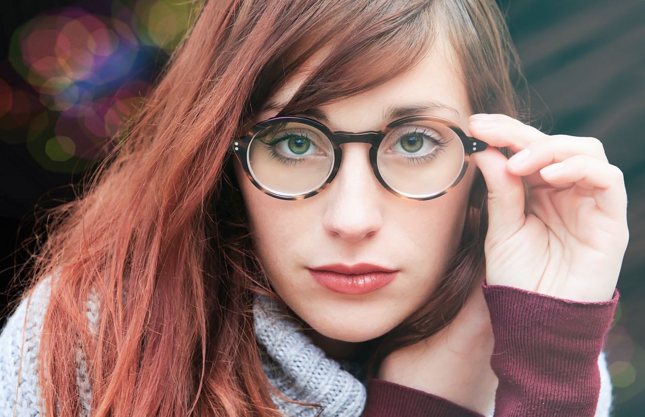 Polska: Czy warto śledzić trendy przy doborze oprawek do okularów?