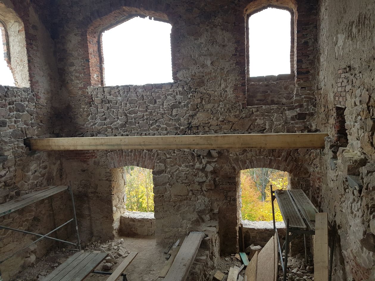 Staniszów: Trwa remont zamku