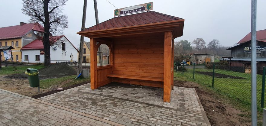 Łomnica: Finał prac przy pętli autobusowej w Łomnicy