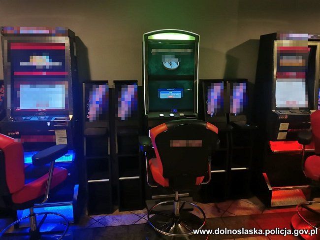 Lubań: Zabezpieczyli nielegalne automaty do gier