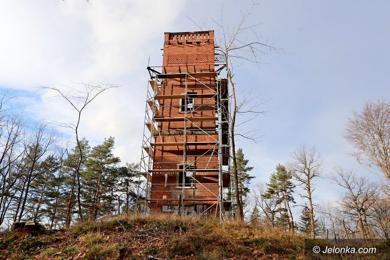 Jelenia Góra: Wieża widokowa z opóźnieniem