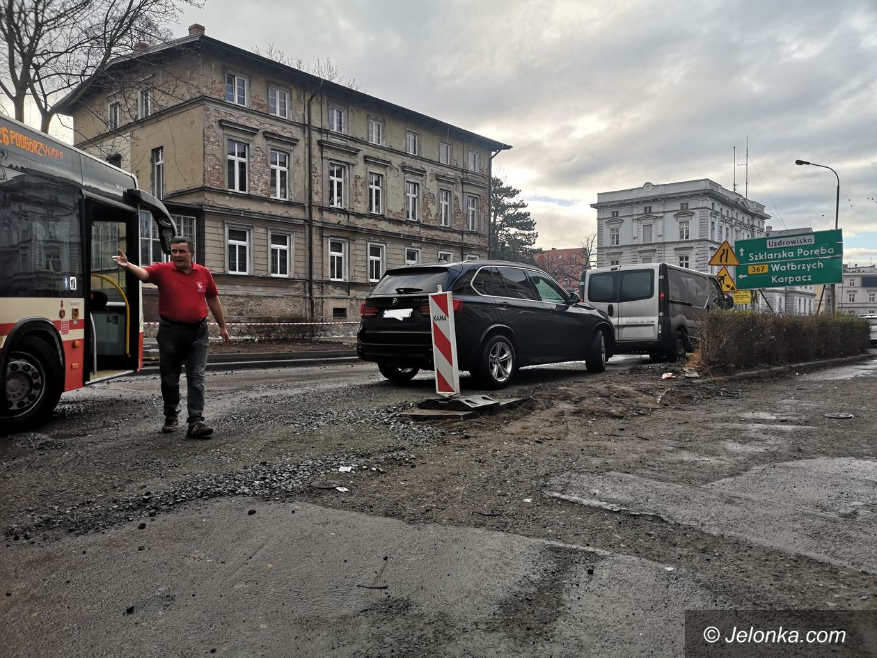 Jelenia Góra: Przez brak wyobraźni, zablokowana była ulica