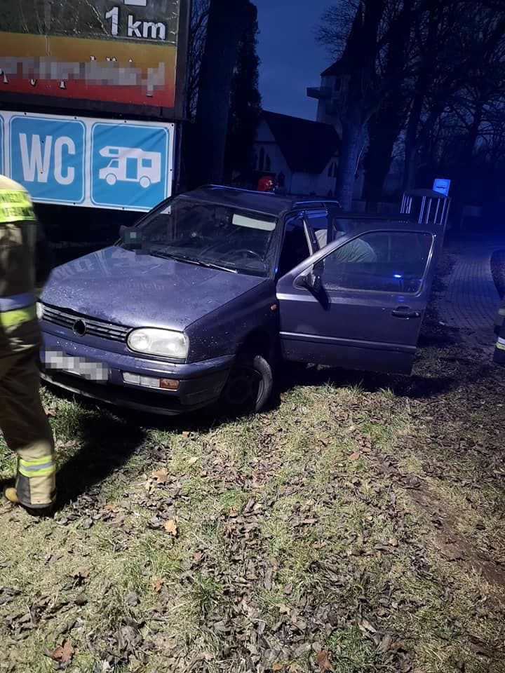 Radomierz: Auto wypadło z drogi