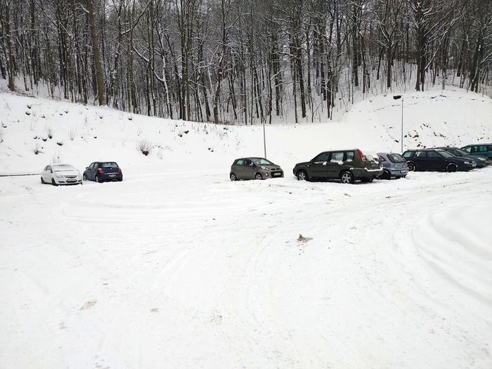 Jelenia Góra: Parking zasypany śniegiem