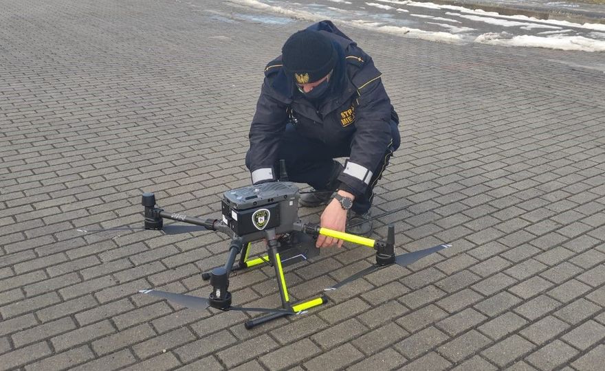Jelenia Góra: Strażnicy zaczęli kontrole z użyciem drona
