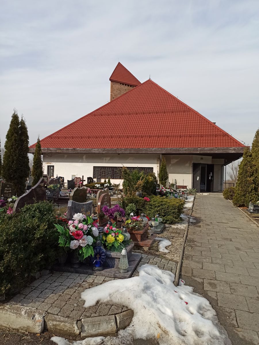 Kowary: Włamanie do kaplicy cmentarnej w Kowarach