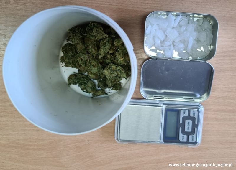 Jelenia Góra: Ponad 300 porcji narkotyków nie trafi na rynek