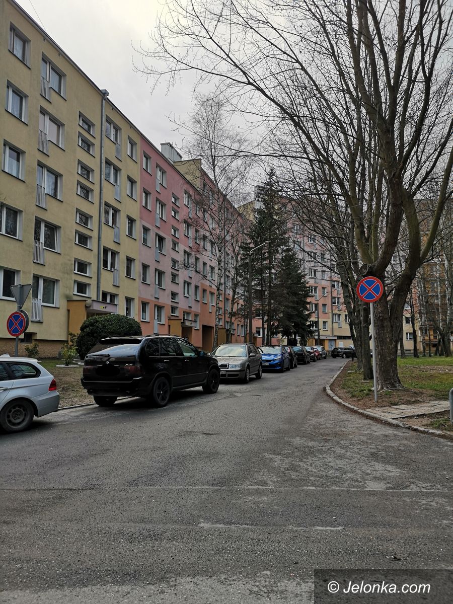 Jelenia Góra: Spór o miejsca parkingowe