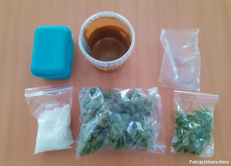 Jelenia Góra: Z narkotykami do pracy