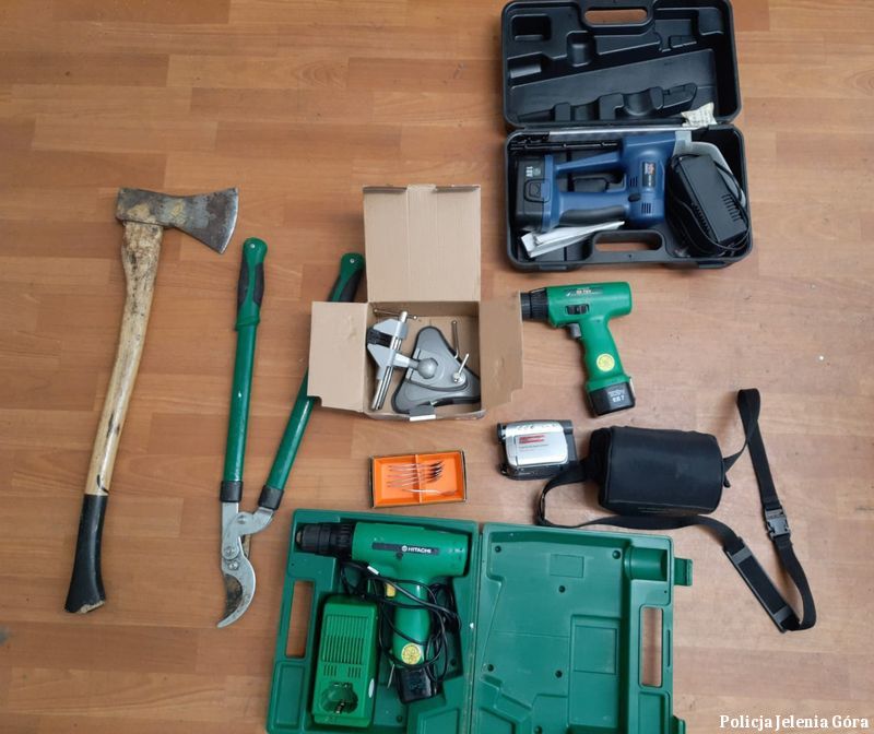 Jelenia Góra: Policjanci poszukują właścicieli odzyskanych przedmiotów