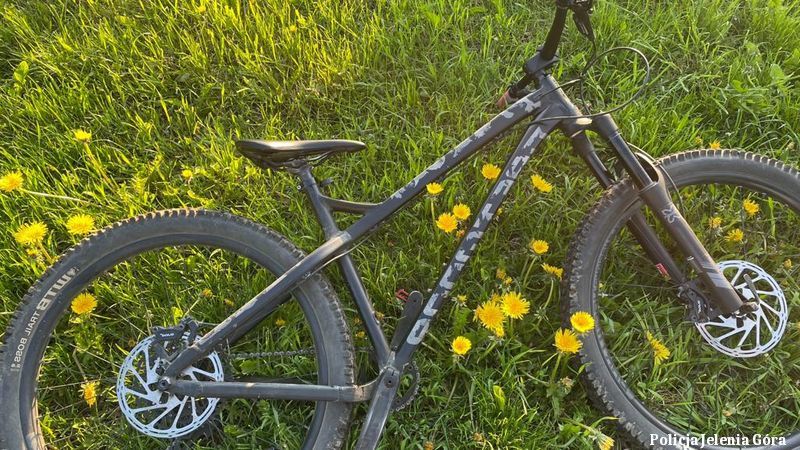 Jelenia Góra: Zaatakował nastolatka na ulicy i ukradł mu rower