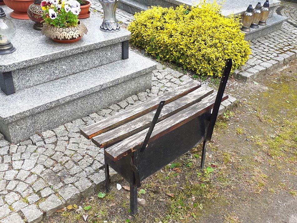 Lwówek Śląski: Wandal na cmentarzu