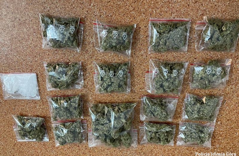 Jelenia Góra: Ponad 2400 porcji narkotyków nie trafi na rynek
