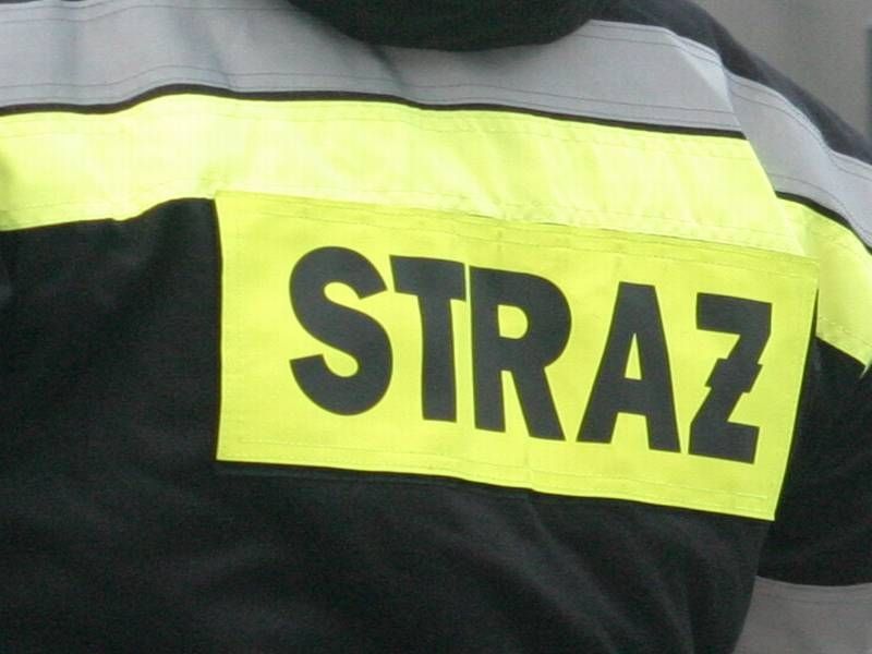 Jelenia Góra: Strażacy usuwali plamę oleju